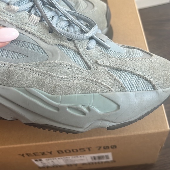 Yeezy Boost 700 Hospital Blue - Picture 11 of 11